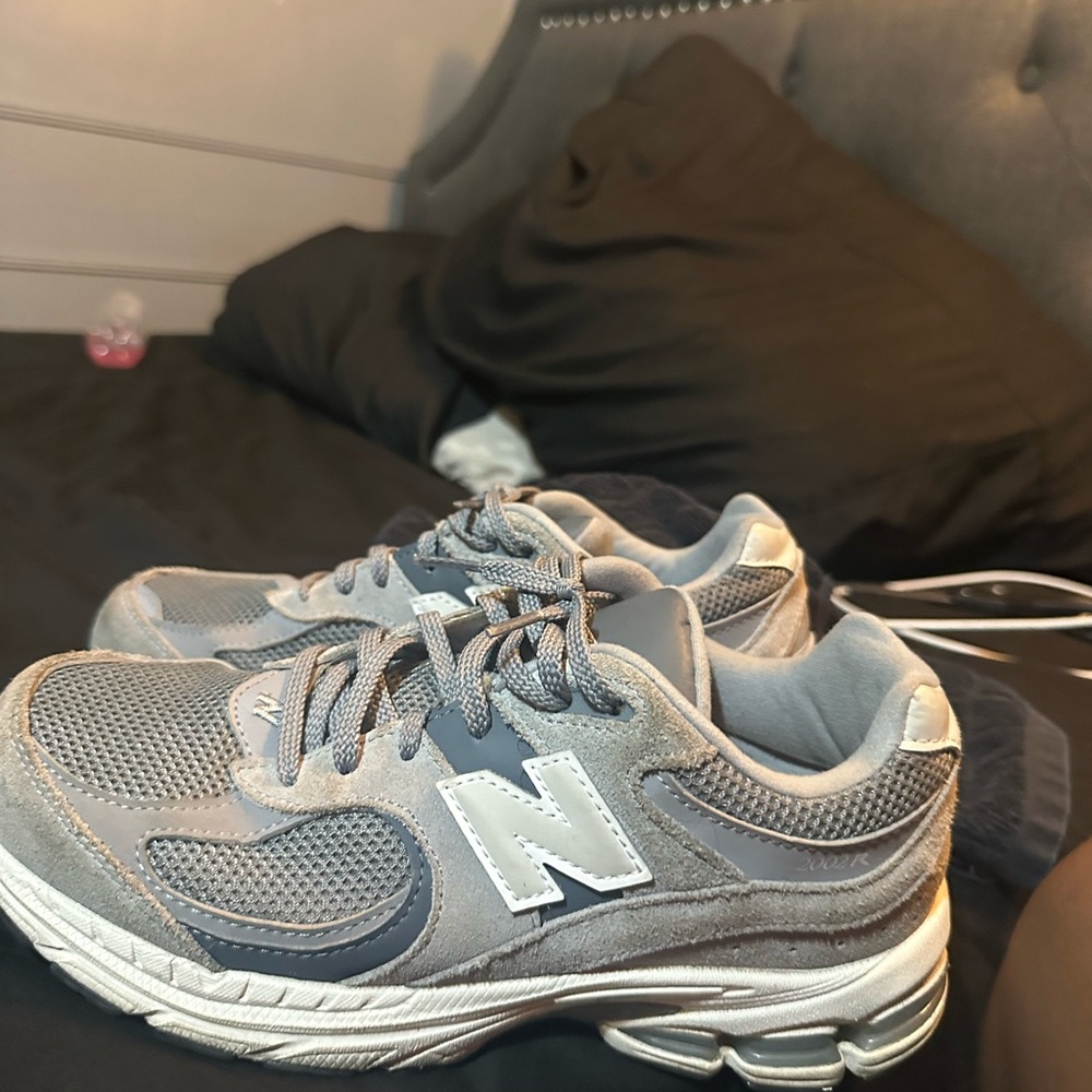 NEW BALANCE 2002R